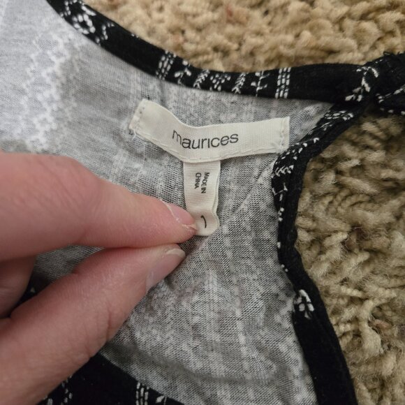 Maurices Black and White Blouse Womens Size 1 - Picture 3 of 5